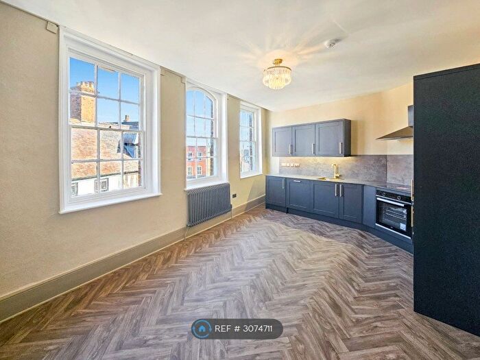 3 Bedroom Flat To Rent In High Street, Tewkesbury, GL20