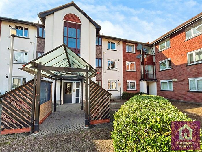 3 Bedroom Flat For Sale In Squires Court, Canterbury Gardens, Salford, M5
