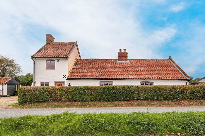 3 Bedroom Detached House For Sale In Brick Kiln Lane, Morningthorpe, Norwich, NR15