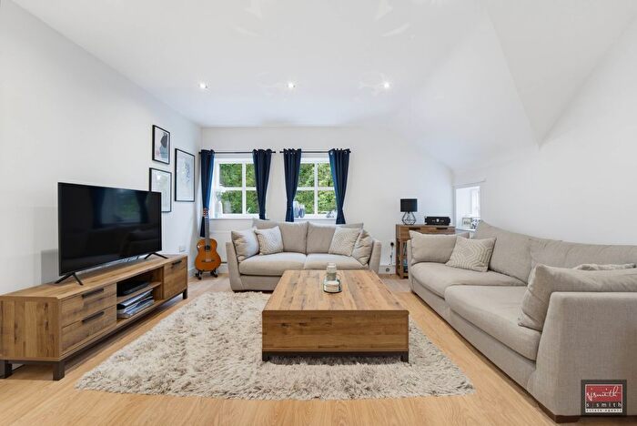1 Bedroom Flat For Sale In Great Charta Close, Englefield Green, Surrey, TW20