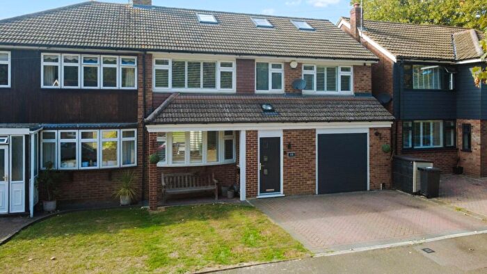 5 Bedroom Semi-Detached House For Sale In Brookside Road, Istead Rise, DA13