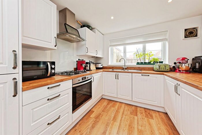 3 Bedroom Semi-Detached House For Sale In Butterfield Way, Ash, Canterbury, CT3
