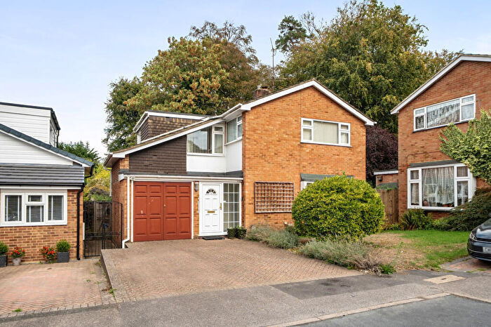 4 Bedroom Detached House For Sale In Glynswood, Camberley, Surrey, GU15