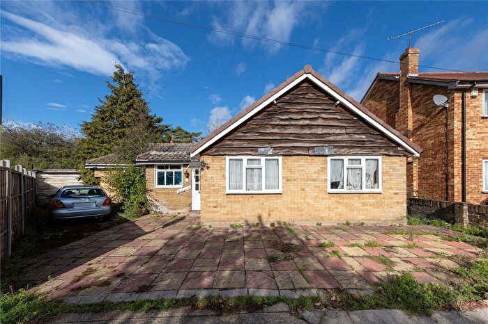 4 Bedroom Detached House For Sale In South Road, Hampton, TW12