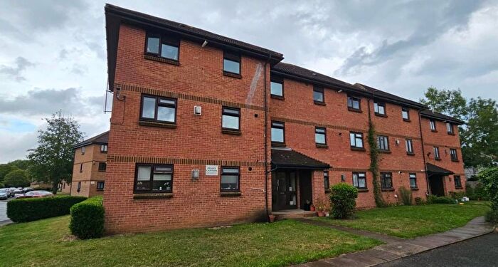 1 Bedroom Block Of Flats For Sale In Vicarage Way, Colnbrook, Slough, SL3