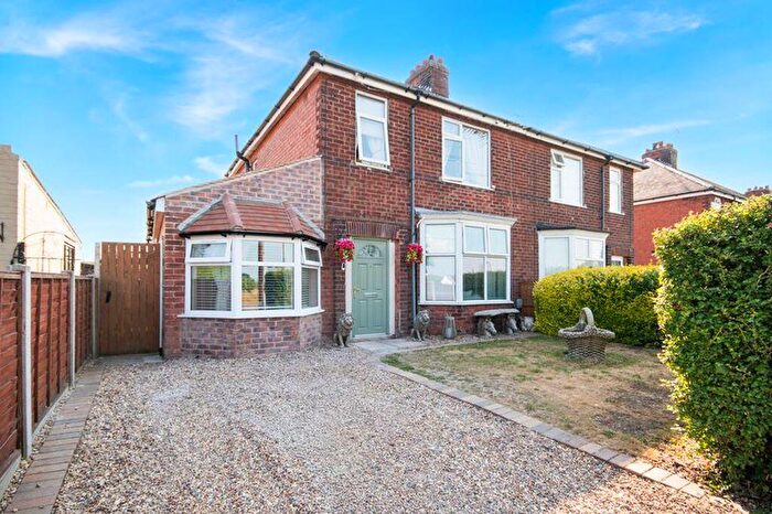 4 Bedroom Semi-Detached House For Sale In Walkerith Road, Morton, DN21