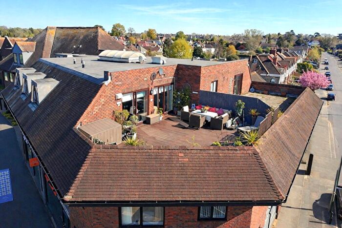 2 Bedroom Apartment For Sale In Freelands Road, Cobham, Surrey, KT11