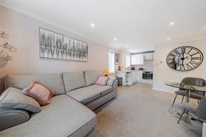 2 Bedroom Flat For Sale In Durham Avenue, Bromley, BR2