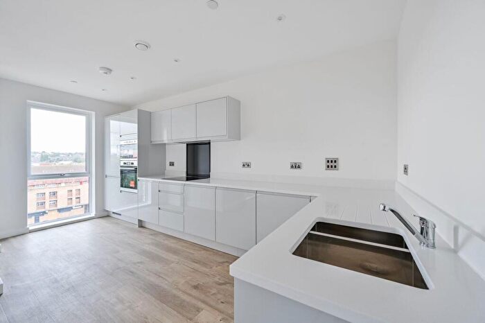 3 Bedroom Flat To Rent In Davies House, Do, Woolwich, London, SE28