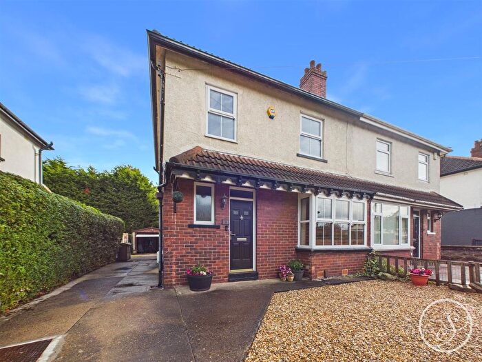 4 Bedroom Semi-Detached House For Sale In Barrowby Road, Leeds, LS15