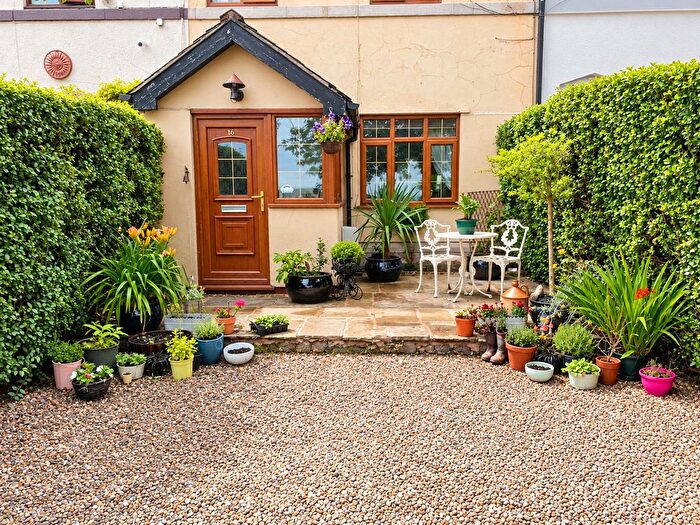 3 Bedroom Terraced House For Sale In Springside View, Bury, BL8