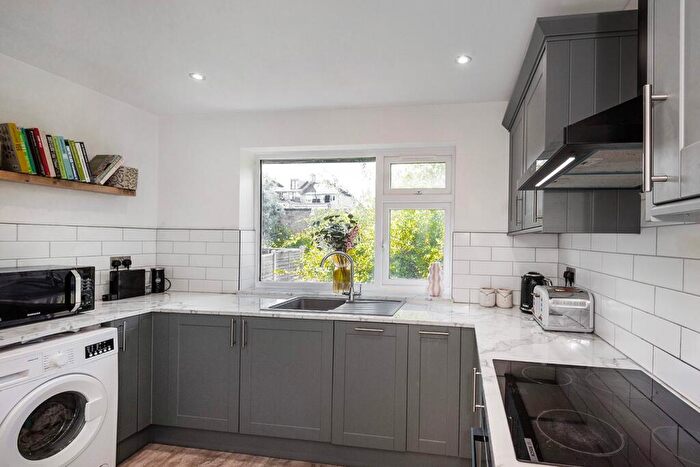 2 Bedroom Maisonette For Sale In Rochester Drive, Bexley, DA5