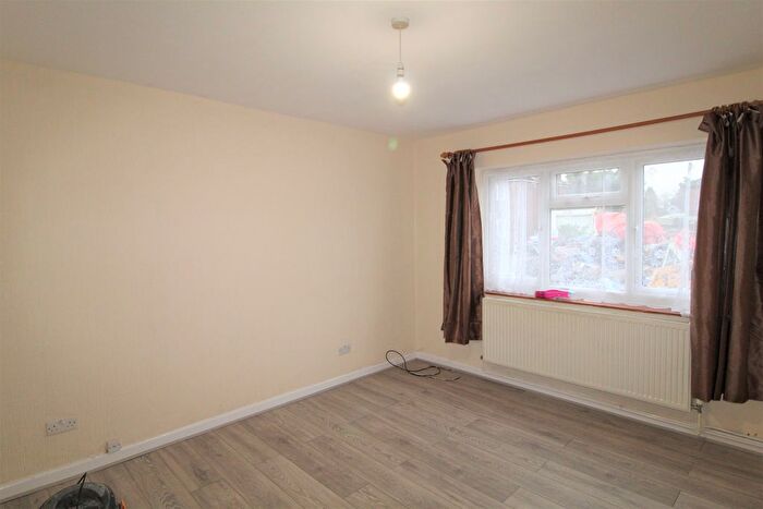 3 Bedroom Semi-Detached House To Rent In Warley Road, Hayes, UB4