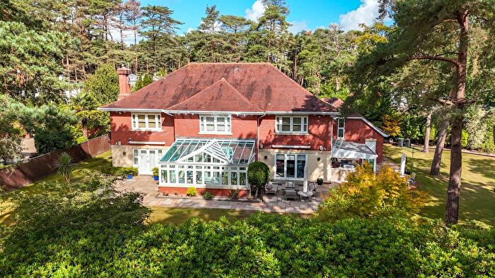 6 Bedroom Detached House For Sale In Avon Castle Drive, Ringwood, BH24