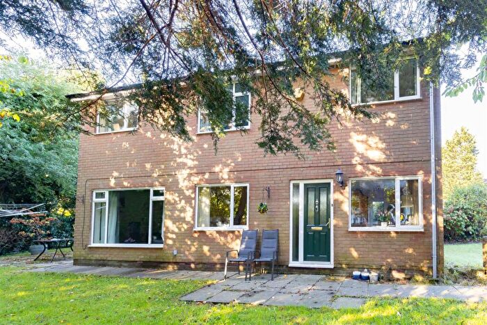 4 Bedroom Detached House For Sale In Daisy Bank Close, Leyland, PR25