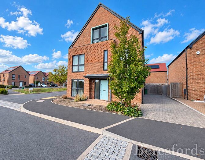 5 Bedroom Detached House For Sale In Bushell Way, Hornchurch, RM12