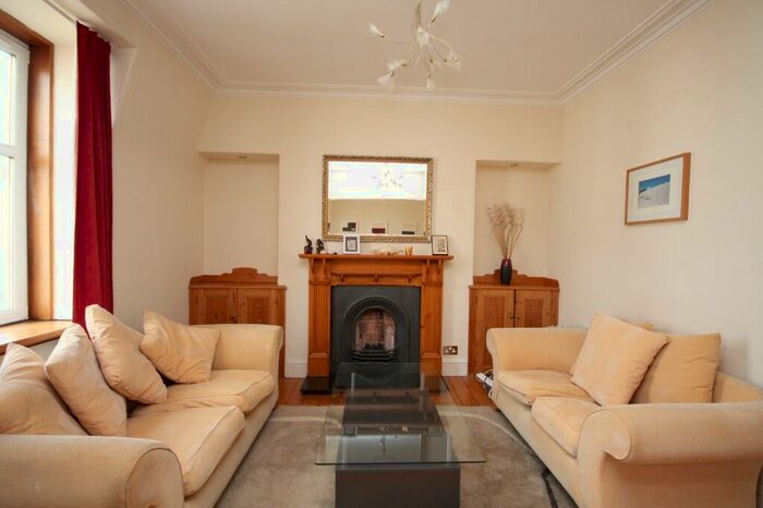2 Bedroom Flat To Rent In Wallfield Place, Aberdeen, AB25
