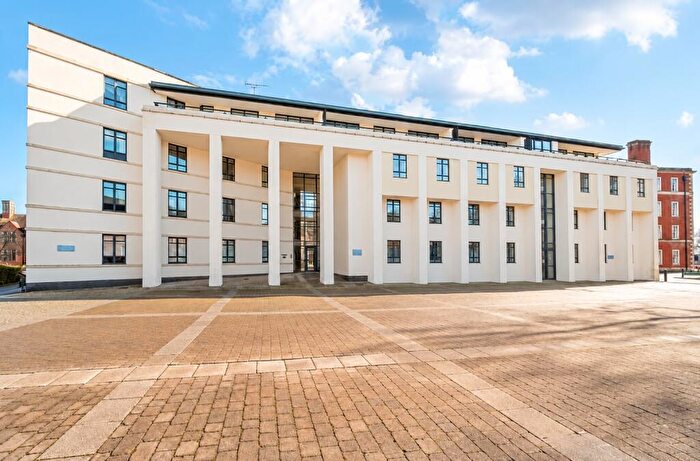 3 Bedroom Flat For Sale In Peninsula Square, Winchester, Hampshire, SO23