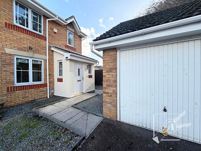 3 Bedroom End Of Terrace House To Rent In Marsh View, Gravesend, DA12