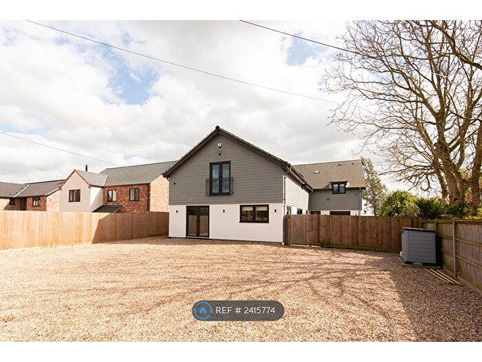 5 Bedroom Semi-Detached House To Rent In Watton Road, Norwich, NR9