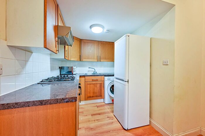 1 Bedroom Flat To Rent In Roehampton High Street, Roehampton, London, SW15
