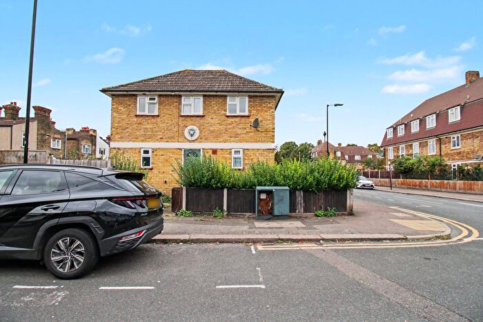 3 Bedroom End Of Terrace House For Sale In Ilkley Road, London, E16