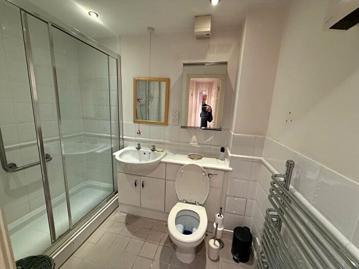 1 Bedroom Flat To Rent In Cockfosters Road, Cockfosters, Barnet, EN4