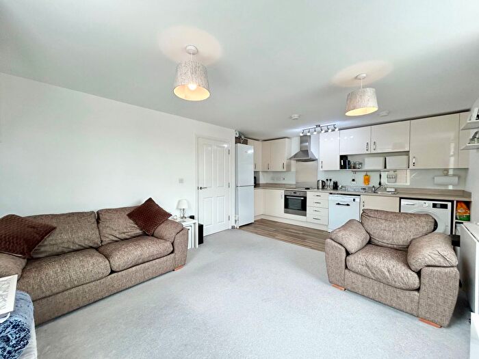 2 Bedroom Flat For Sale In Celtic Close, Exeter, EX1
