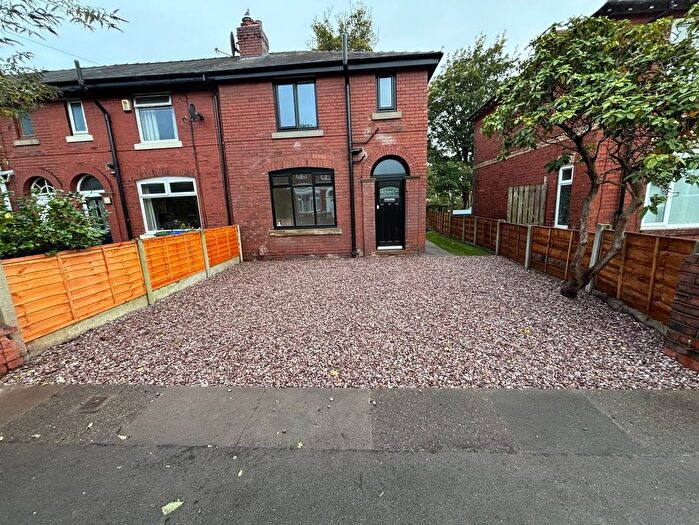 3 Bedroom End Of Terrace House For Sale In Thorncliffe Avenue, Dukinfield, SK16