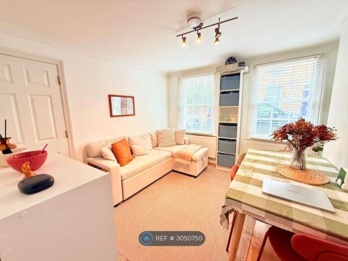 1 Bedroom Flat To Rent In Rawstorne St, London, EC1V