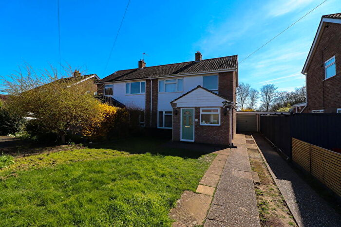 3 Bedroom Semi-Detached House For Sale In Elm Drive, Offord Cluny, St. Neots, PE19