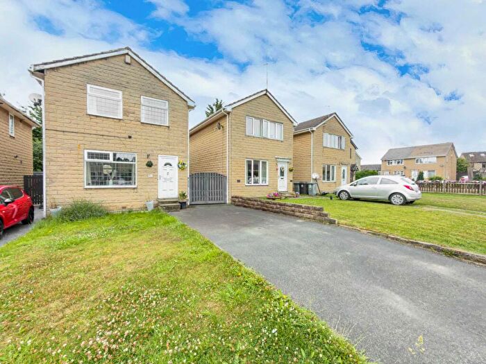 3 Bedroom Detached House For Sale In Clarence Street, Cleckheaton, BD19