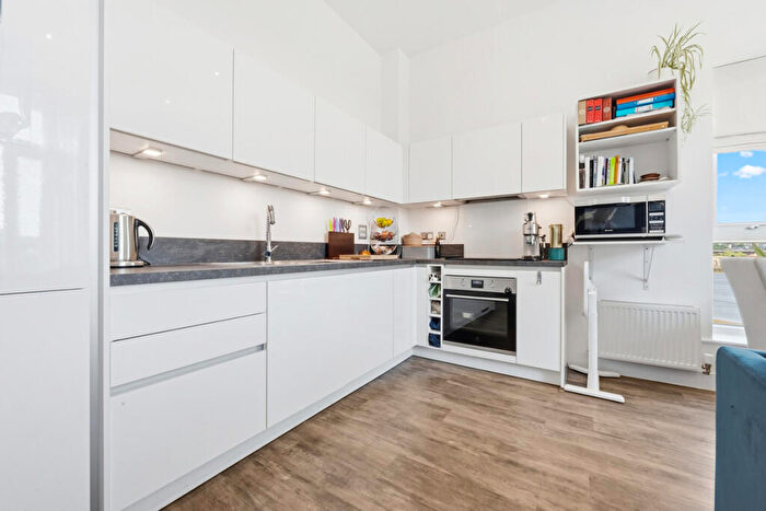 2 Bedroom Apartment For Sale In Corys Road, Rochester, ME1