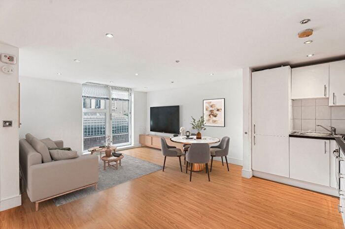 1 Bedroom Flat For Sale In Sandringham Road, London, E8