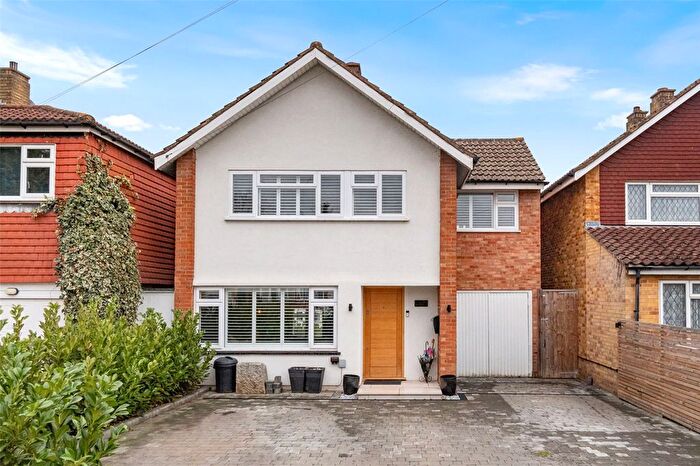 4 Bedroom Detached House For Sale In Saxonbury Avenue, Sunbury, TW16