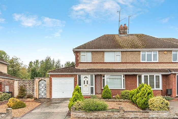 3 Bedroom Semi-Detached House For Sale In Wigmore Avenue, Swindon, SN3