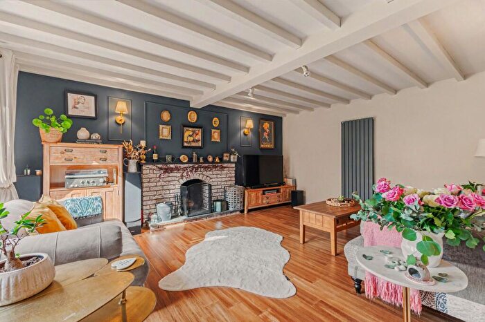 3 Bedroom Terraced House For Sale In Carters Lane, Tiddington, CV37