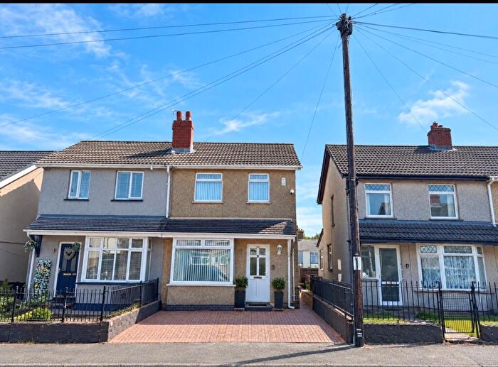 3 Bedroom Semi-Detached House For Sale In Bedwellty Road, Cefn Fforest, NP12