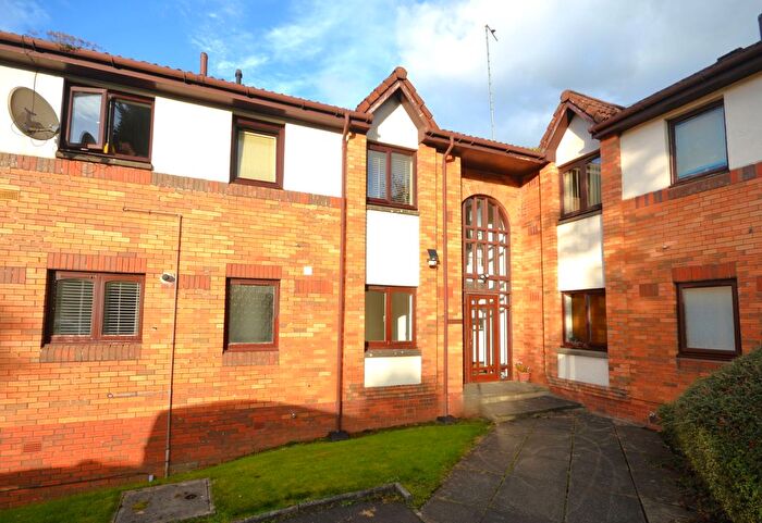 2 Bedroom Flat To Rent In The Paddock, Busby, G76