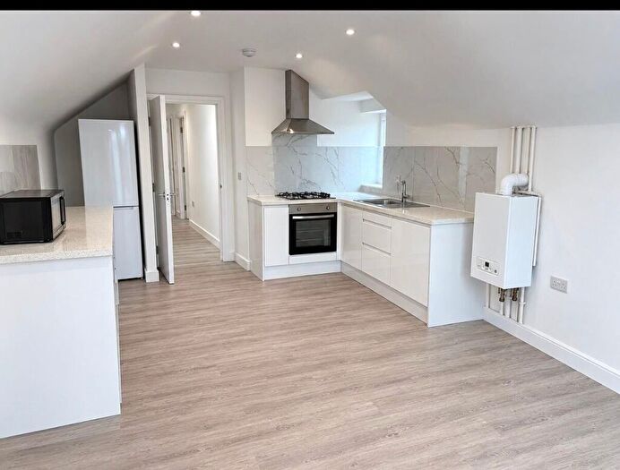 3 Bedroom Flat To Rent In The Market, Rosehill, Sutton, SM1