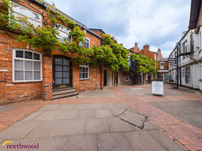 2 Bedroom Flat To Rent In White Lion Walk, Banbury Town Centre, OX16