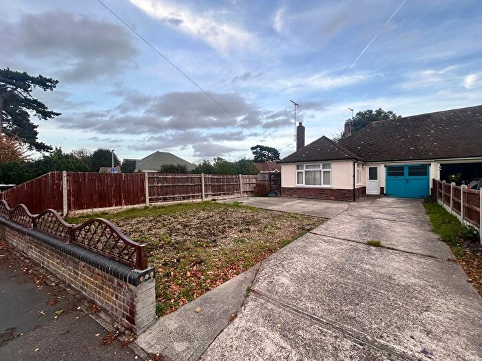 2 Bedroom Bungalow To Rent In Bedroom Bungalow, Holland Road, Clacton On Sea, CO15