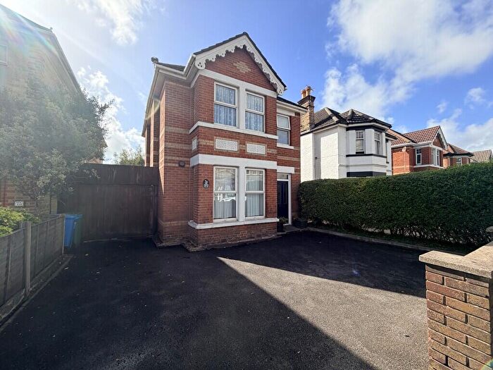 4 Bedroom Detached House For Sale In Ashley Road, BH14
