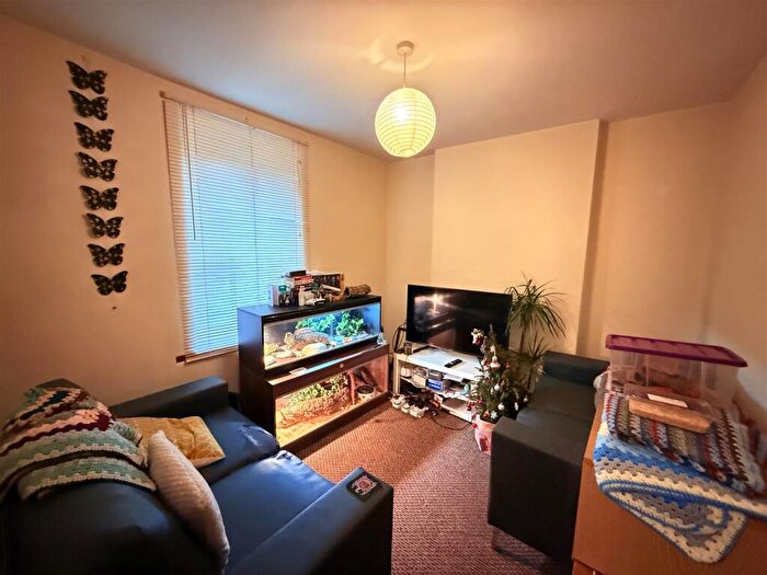2 Bedroom House To Rent In Water Street, Bangor, LL57