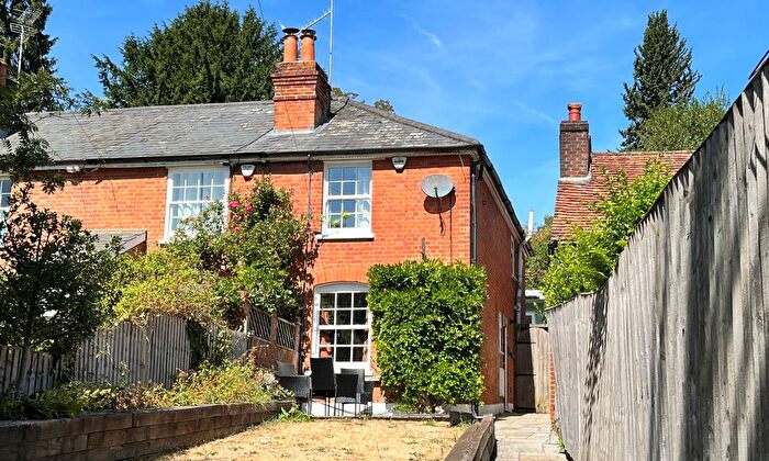 2 Bedroom Detached House For Sale In Kings Lane, Cookham Dean, Maidenhead, SL6