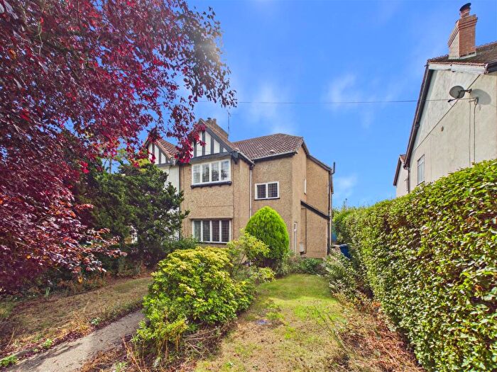 4 Bedroom Semi-Detached House For Sale In Marlborough Avenue, Hessle, HU13