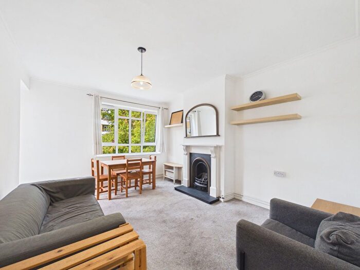3 Bedroom Flat For Sale In Weir Road, Balham, SW12