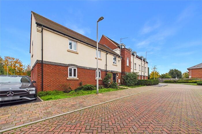 2 Bedroom Flat To Rent In Carpenters Close, Newbury, Berkshire, RG14