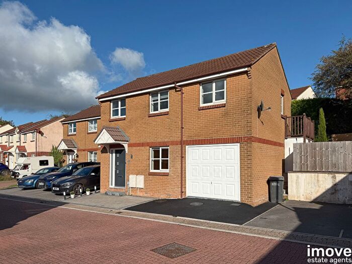 3 Bedroom End Of Terrace House To Rent In Skye Close, Torquay, TQ2