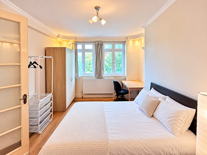 3 Bedroom Flat To Rent In Townshend Court, Regent's Park, London, NW8